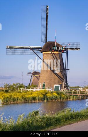 Europa, Niederlande, Südholland, Kinderdijk. Kinderdjik Windmills, ein UNESCO-Weltkulturerbe. Stockfoto