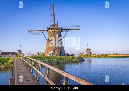 Europa, Niederlande, Südholland, Kinderdijk. Kinderdjik Windmills, ein UNESCO-Weltkulturerbe. Stockfoto