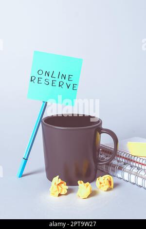 Schreiben mit Text Online Reserve, Business Concept ermöglicht es den Kunden, durch Prüfung der Verfügbarkeit zu buchen Stockfoto