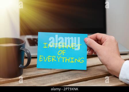 Hand schreiben Zeichen Internet of Everything, Business-Idee intelligente moderne Stadt und drahtlose Kommunikation Netzwerk Stockfoto