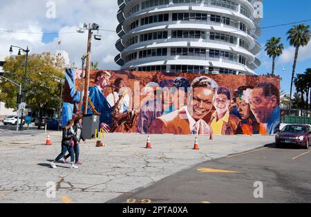Wandgemälde von großartigen Jazzmusikern bei Capitoll Records in Hollywood, Kalifornien Stockfoto