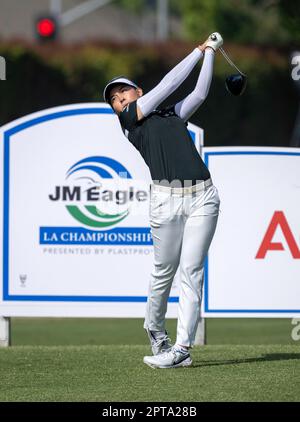 Los Angeles, Kalifornien, USA. 27. April 2023. Der LPGA-Spieler Atthaya Thitikul schlägt am 26. April 2023 während der ProAm für die JM Eagle Championship, präsentiert von Plastro, im Wilshire Country Club ab. (Kreditbild: © Mark Edward Harris/ZUMA Press Wire) NUR REDAKTIONELLE VERWENDUNG! Nicht für den kommerziellen GEBRAUCH! Stockfoto