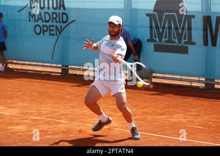 Madrid, Spanien. 27. April 2023. Corentin Moutet (FRA) Tennis : Corentin Moutet während der Einzelrunde von 128 gegen Yosuke Watanuki auf der ATP Tour Masters 1000 "Mutua Madrid Open Tennis Turnier" im Caja Magica in Madrid, Spanien . Kredit: Mutsu Kawamori/AFLO/Alamy Live News Stockfoto