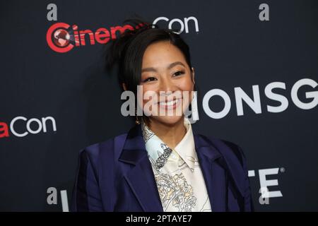 Las Vegas, Usa. 27. April 2023. Stephanie Hsu kommt am Donnerstag, den 27. April 2023, für den roten Teppich CinemaCon 2023 Lionsgate im Caesars Palace, Las Vegas, Nevada. Foto: James Atoa/UPI Credit: UPI/Alamy Live News Stockfoto