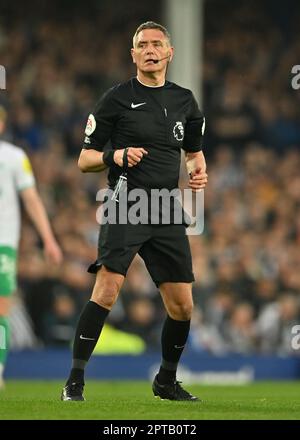 Liverpool, Großbritannien. 27. April 2023. Schiedsrichter Andre Marriner während des Premier League-Spiels im Goodison Park, Liverpool. Das Bild sollte lauten: Gary Oakley/Sportimage Credit: Sportimage Ltd/Alamy Live News Stockfoto