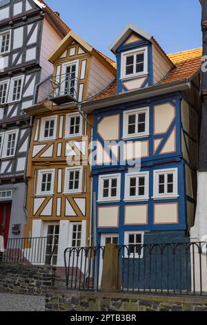 Schmale alte Fachwerkhäuser in Homberg Efze Stockfoto