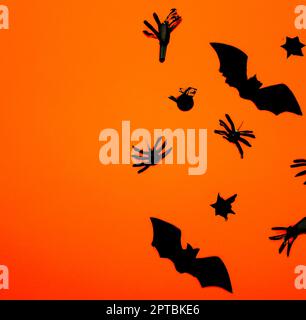 Happy Halloween Background Llustration (Happy Halloween Hintergrundinformationen). Bild Von Halloween Mit Kürbissen, Fledermäusen Und Spinnen Stockfoto