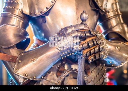 Mittelalter Ritter Rüstung Detail - 15. Jahrhundert. Konzept für Sicherheit, Sicherheit und Schutz. Stockfoto
