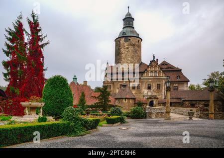 Lesna, Polen - 2. Oktober 2014: Schloss Czocha befindet sich im Dorf Lesna, Niederschlesien. Es ist ein defensives Schloss aus dem 13. Jahrhundert, gegenwärtig Stockfoto