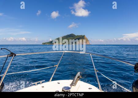 Segelyacht auf dem Weg zum Milk Sea auf Guishan Island Yilan Stockfoto