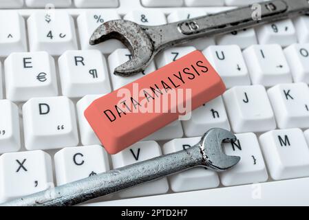 Textüberschrift mit Datenanalyse, Word geschrieben auf Zahlen in Analyseabschlussprognose übersetzen Stockfoto