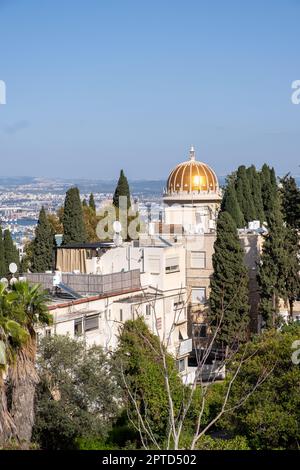 Das Stadtbild von Haifa und die Metropolregion. Panoramablick auf die Bahai-Gärten Stockfoto