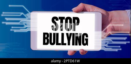 Schreiben Text anzeigen Stoppen Sie Mobbing, konzeptuelles Foto verhindern Sie die Erkrankung des erhöhten Glukosespiegels im Blutbild mit Blättern und Blumen aroun Stockfoto