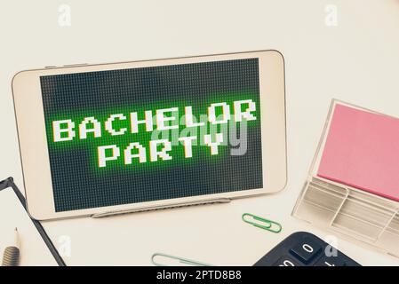 Schreiben Text anzeigen Bachelor Party, konzeptionelles Foto entwickelt, um Gläubiger bei der immer die Vermögenswerte des Schuldners wichtige Nachrichten Tablet auf des zu helfen Stockfoto