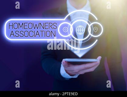 Schreiben mit Text HomeOwners Association, Business Idea Organization mit Gebühr für die Pflege der eingezäunten Gemeinde Stockfoto