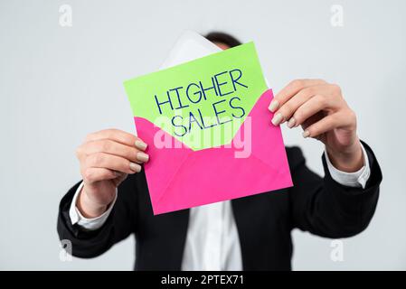 Konzeptdarstellung höherer Umsatz, Geschäftskonzept die durchschnittlich verkauften Produkte und Dienstleistungen eines Unternehmens sind gewachsen Stockfoto