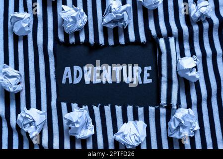 Hand schreiben Zeichen Abenteuer, Business Schaufenster Unternehmen mit finanziellen Risiken, Gefahren und unbekannten Risiken Stockfoto