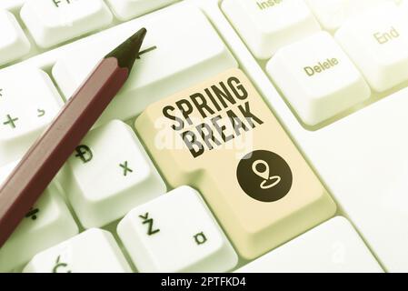 Schild mit Frühlingsferien, Internetkonzept Urlaubszeit an der Schule und an den Universitäten im Frühling Stockfoto