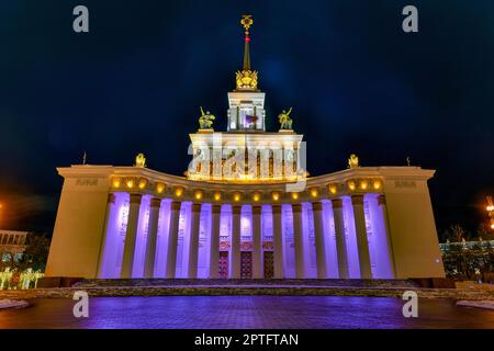 Moskau, Russland - 16. Januar 2022: Zentraler Pavillon der Ausstellung über Leistungen der Volkswirtschaft (VDNH). Stockfoto