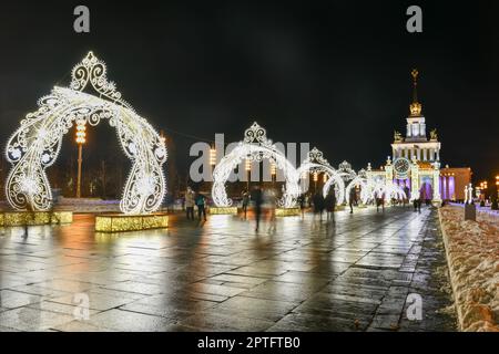 Moskau, Russland - 16. Januar 2022: Zentraler Pavillon der Ausstellung über Leistungen der Volkswirtschaft (VDNH). Stockfoto