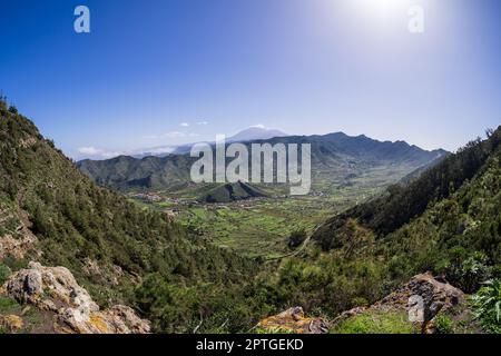 Blick auf das Teno-Massiv (Macizo de Teno), ist eine von drei vulkanischen Formationen, die Teneriffa, Kanarische Inseln, Spanien entstanden. Stockfoto