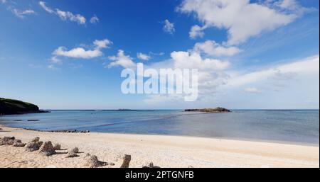 Der Fußweg bei Ebbe verbindet Kueibishan und die Insel Chi Yu in Penghu von Taiwan Stockfoto