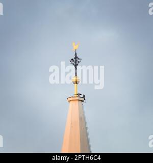 Elfen auf einem Kirchturm im Burgenland Stockfoto