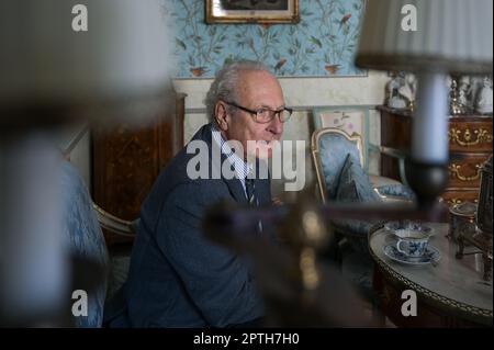 Dessau, Deutschland. 21. April 2023. Eduard Prinz von Anhalt bei einem Interview in seiner Residenz Dessau, Palais Minckwitz. Kredit: Heiko Rebsch/dpa/Alamy Live News Stockfoto