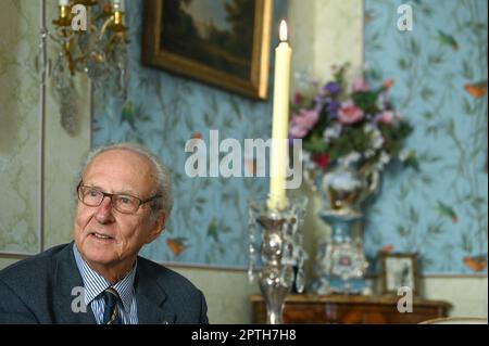 Dessau, Deutschland. 21. April 2023. Eduard Prinz von Anhalt bei einem Interview in seiner Residenz Dessau, Palais Minckwitz. Kredit: Heiko Rebsch/dpa/Alamy Live News Stockfoto