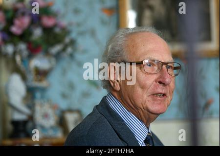 Dessau, Deutschland. 21. April 2023. Eduard Prinz von Anhalt bei einem Interview in seiner Residenz Dessau, Palais Minckwitz. Kredit: Heiko Rebsch/dpa/Alamy Live News Stockfoto