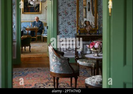 Dessau, Deutschland. 21. April 2023. Eduard Prinz von Anhalt bei einem Interview in seiner Residenz Dessau, Palais Minckwitz. Kredit: Heiko Rebsch/dpa/Alamy Live News Stockfoto