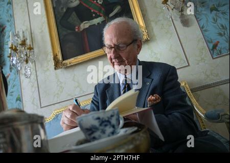 Dessau, Deutschland. 21. April 2023. Eduard Prinz von Anhalt in seiner Dessauer Residenz, dem Minckwitz-Palast. Kredit: Heiko Rebsch/dpa/Alamy Live News Stockfoto