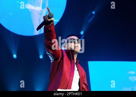 27. April 2023, Turin, Turin, Italien: Der italienische Rapper Lazza Pseudonym von Jacopo Lazzari tritt mit seiner neuen OuverTour Summer 2023 auf der Bühne des PalaAlpitour auf. (Kreditbild: © Bruno Brizzi/Pacific Press via ZUMA Press Wire) NUR REDAKTIONELLE VERWENDUNG! Nicht für den kommerziellen GEBRAUCH! Stockfoto