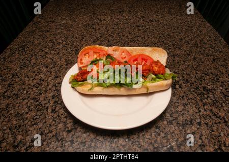 Köstliches Meeresfrüchte-Sandwich, bekannt als Garnelen-Po-Boy Stockfoto