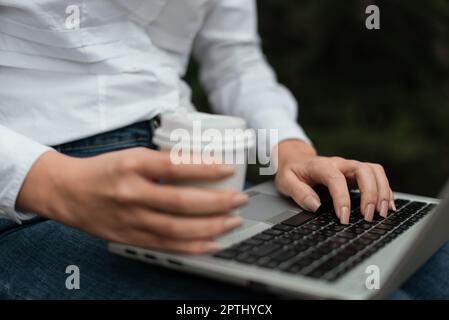 Office Meeting Online, Schulvideokonferenz, Remote-Arbeiten Von Ideen Stockfoto