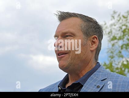 TOPEKA, KANSAS - 23. APRIL 2023, Kansas Attorney General Kris Kobach nimmt an der TPUSA Faith and Let US Celship Tour im State Capitol Teil Stockfoto