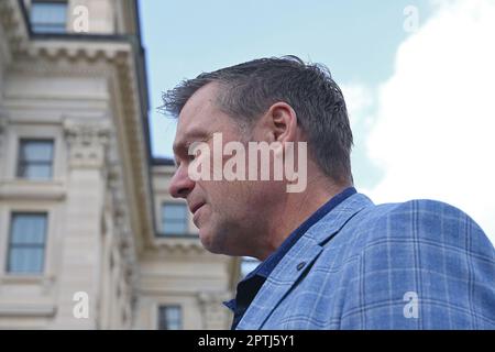 TOPEKA, KANSAS - 23. APRIL 2023, Kansas Attorney General Kris Kobach nimmt an der TPUSA Faith and Let US Celship Tour im State Capitol Teil Stockfoto