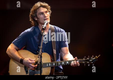 Huntsville, Usa. 25. April 2023. Joe Nichols tritt am 25. April 2023 im Still Playin' Possum - George Jones Tribute in der Propst Arena in Huntsville, Alabama, auf. Kredit: Jamie Gilliam/The Photo Access Credit: The Photo Access/Alamy Live News Stockfoto