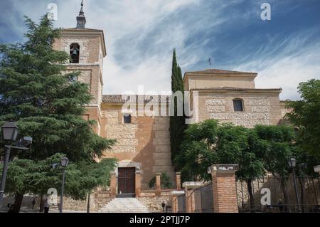 Tielmes, eine wunderschöne kleine Stadt in Las Vegas County, Madrid, Spanien. Kirche Santos Ninos Justo y Pastor Stockfoto