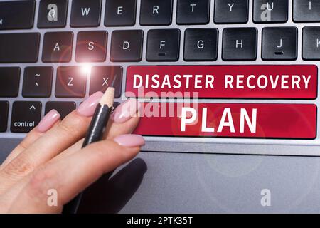 Handschriftentext Disaster Recovery Plan, Word über Sicherungsmaßnahmen gegen gefährliche Situationen geschrieben Stockfoto