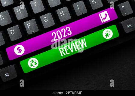 Konzeptionelle Bildunterschrift 2023 Review, Wort geschrieben über wichtige Ereignisse oder Aktionen, die im Vorjahr durchgeführt wurden Stockfoto
