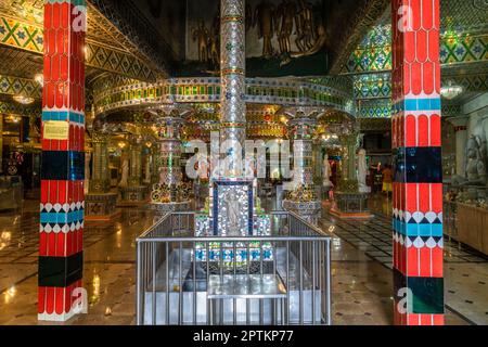 Gautama Buddha, Arulmigu Sri Rajalalimman; Glastempel, Johor Bahru, Malaysia. Stockfoto