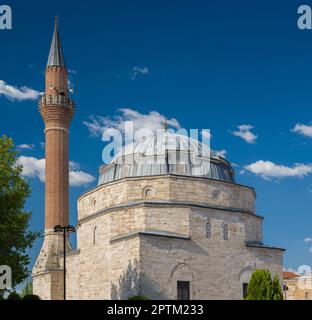 Sivas, Türkei. 16. Juni 2021 Blick auf die Grünkohlmoschee im Sommer. Reiseziele Türkiye. Stockfoto