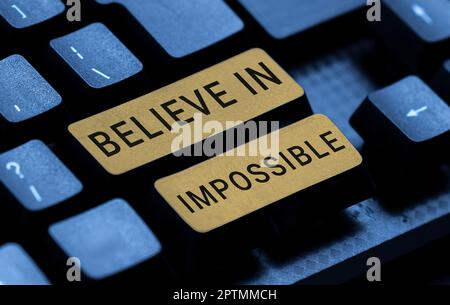 Ein Schild mit dem Titel glaube an unmöglich, Wort für niemals aufgeben Hoffnung, dass etwas Unglaubliches passieren wird Stockfoto
