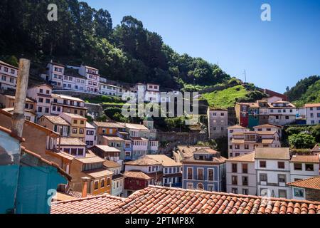 Cudillero Fischerdorf in Asturien, Spanien. Luftaufnahme Stockfoto