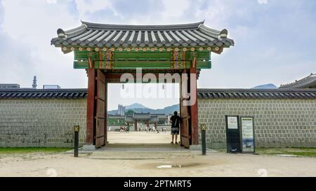 Der Gyeongbokgung Palast ist einer der größten Paläste in Seoul, Südkorea. Es ist der Mai-Palast während der Joseon-Dynastie. Stockfoto