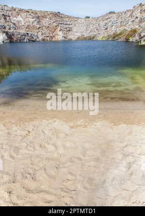 Der alte Steinbruch von Alcantara wird jetzt als natürlicher Swimmingpool genutzt, Caceres, Extremadura, Spanien Stockfoto