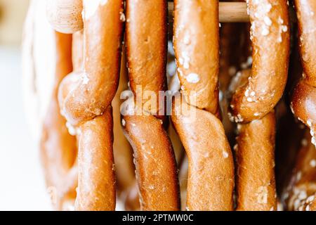 Bretzel oder Pretzel, original deutsches Rezept. Poster-Banner für Bäckerei-Café-Menü. Oktoberfest-Karte. Speicherplatz kopieren Stockfoto