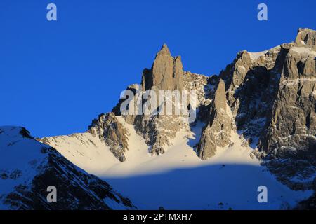 Sonnenuntergangsszene von Elm, Schweizer Alpen. Stockfoto