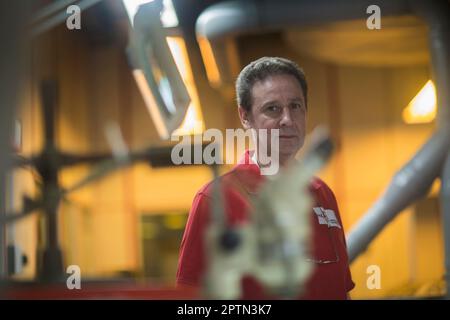Porträt eines Industrietechnikers, Hannover, Niedersachsen Stockfoto